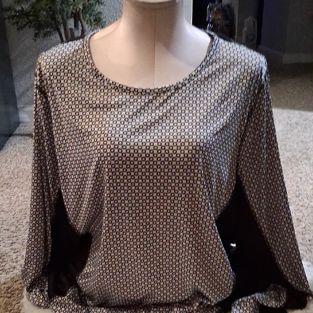 Elegant Black and White Patterned Women's Top